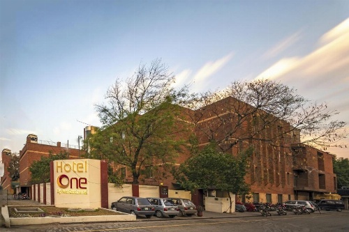 Hotel One Faisalabad image 1